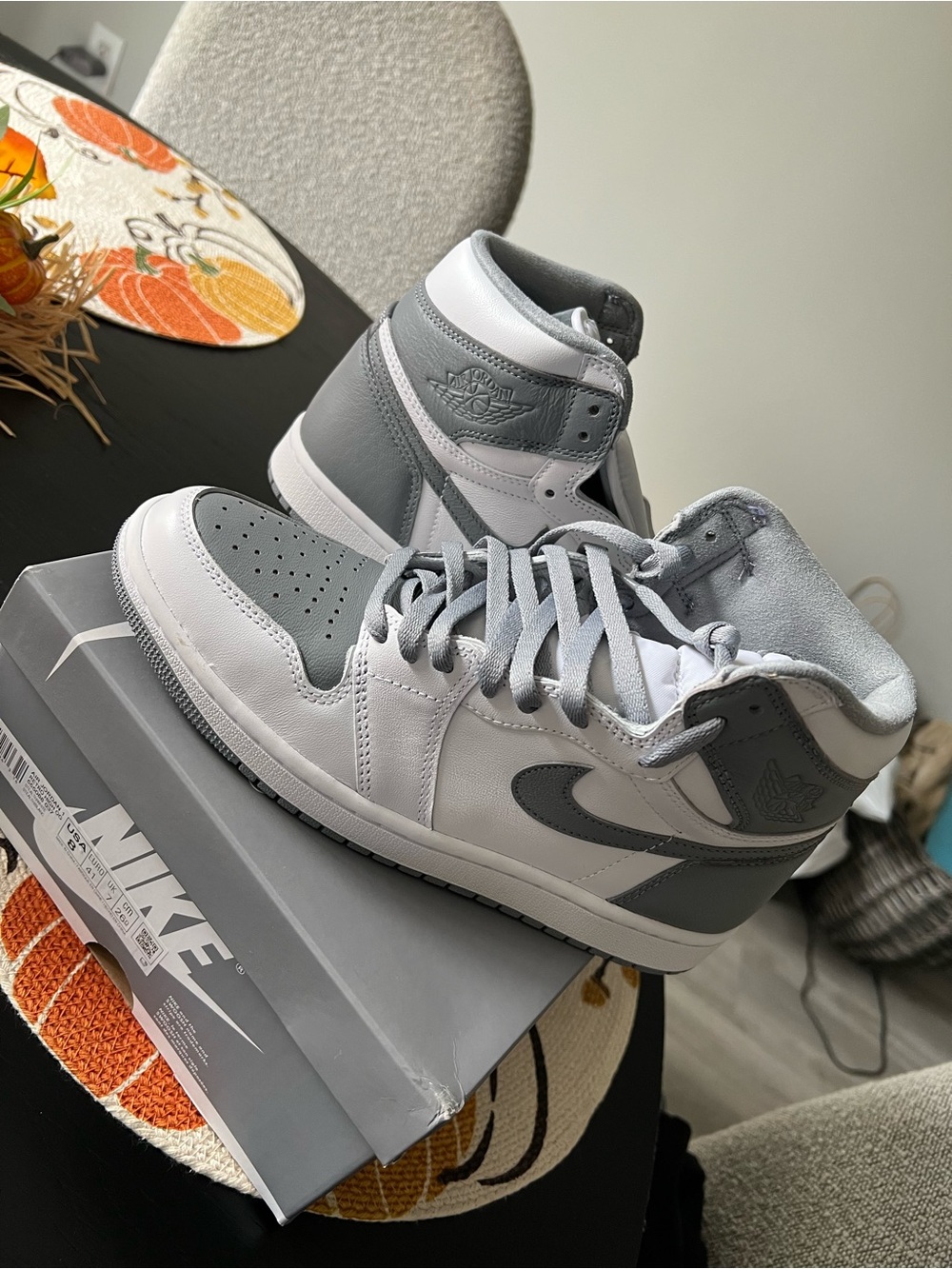 Jordan Men's Air Jordan 1 Mid - White & Gray